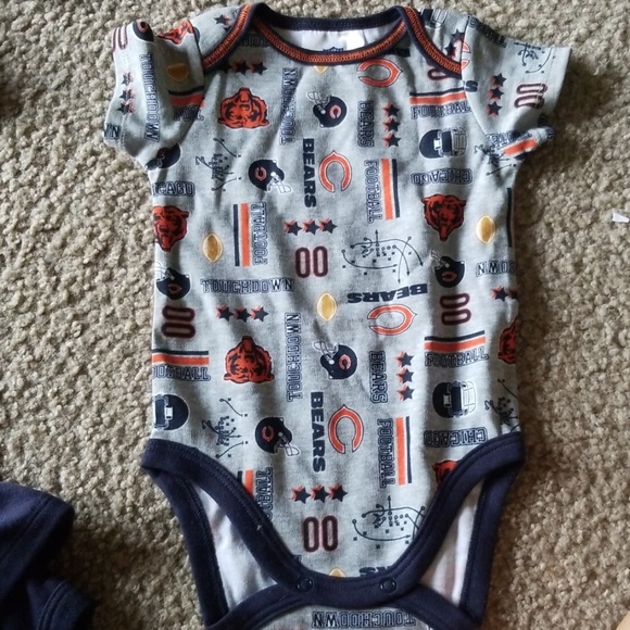 *EVERYTHING* Chicago Bears infant onesies - Picture 3 of 6